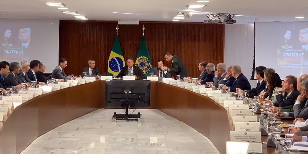 Em vídeo, Bolsonaro orientou ministros a questionar urnas e Judiciário