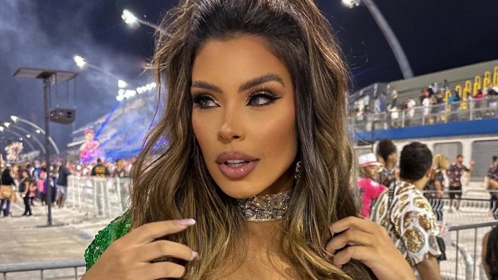 Ivy Moraes ostenta shape sarado e cintura fina em ensaio de carnaval: ‘Toda sarada’