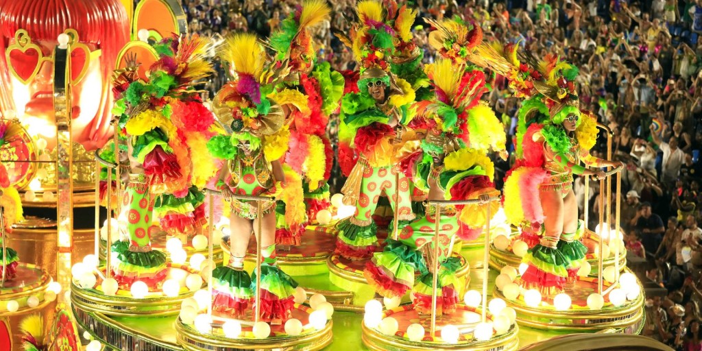 Mocidade abre o segundo dia de desfile na Sapucaí cantando o caju