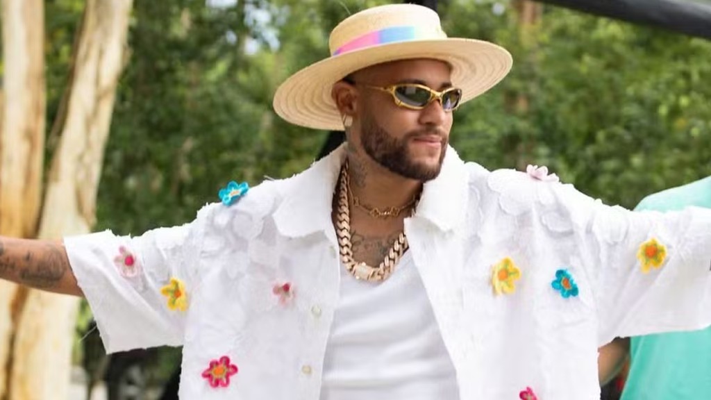 Look de Neymar em aniversário divide opinião: ‘Se a Maria da moda passa por aí!’