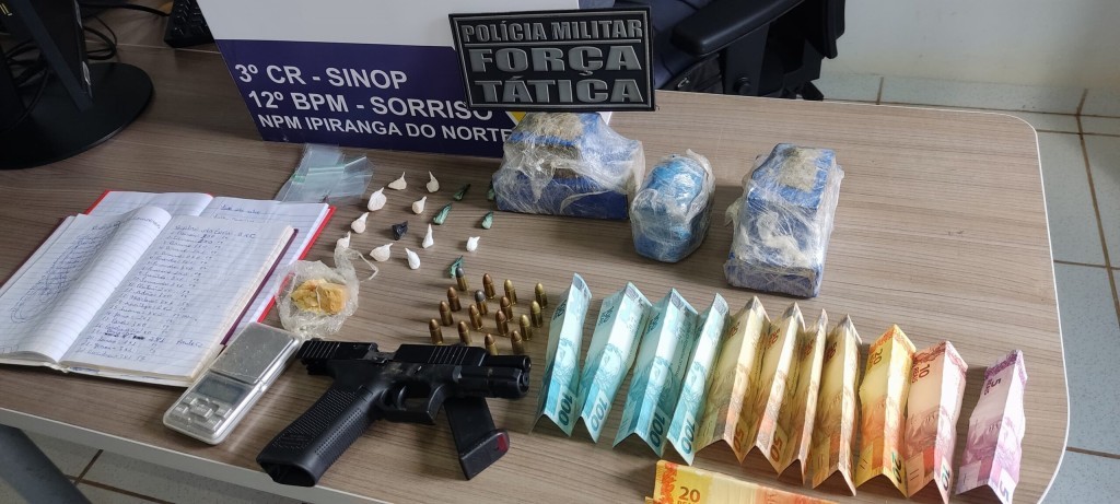 PM encontra arma e drogas enterradas e prende quatro suspeitos de formação de quadrilha