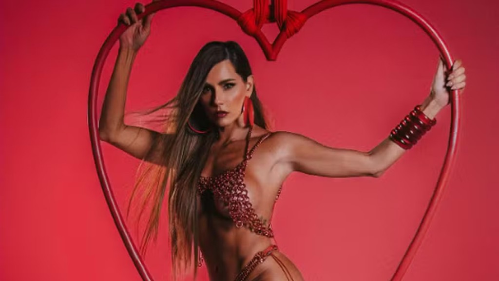 Deborah Secco arranca suspiros de fãs ao exibir ensaio picante: ‘Mais do que pronta’