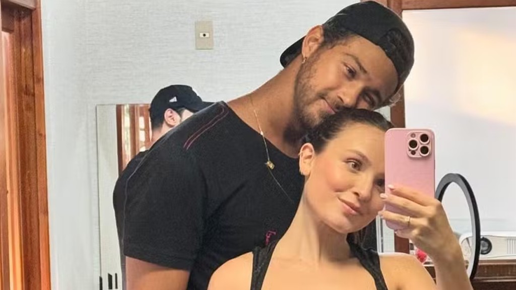 Larissa Manoela faz resumo da semana e recebe declaração do marido: ‘A gente vive!’