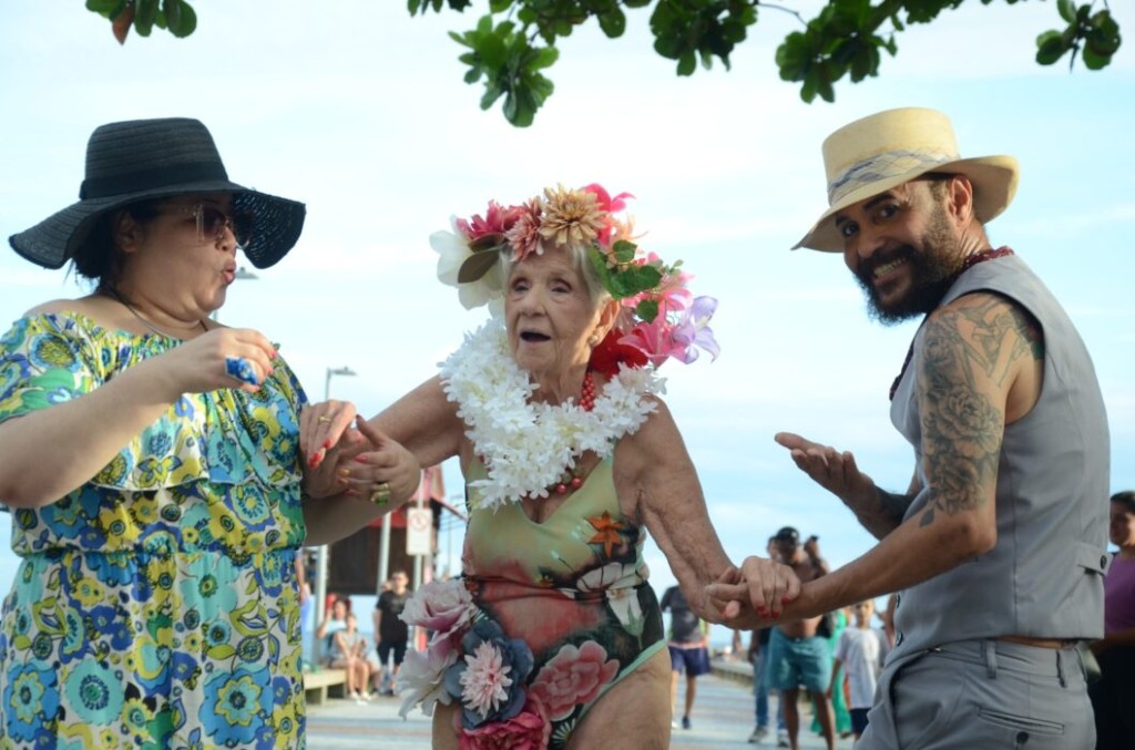 Estilista Guilherme Tavares diz não ao etarismo em seu desfile