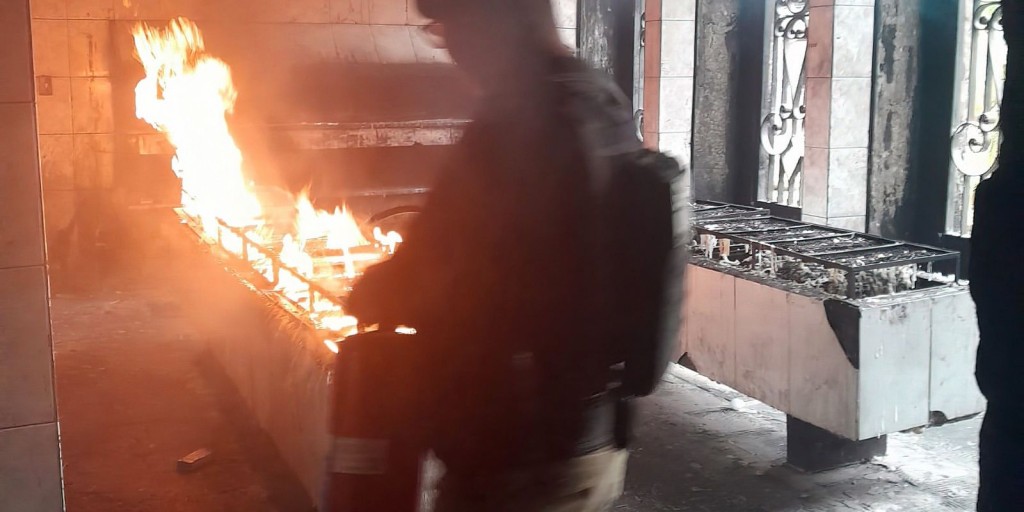 Igreja histórica sofre incêndio sem vítimas no centro do Rio